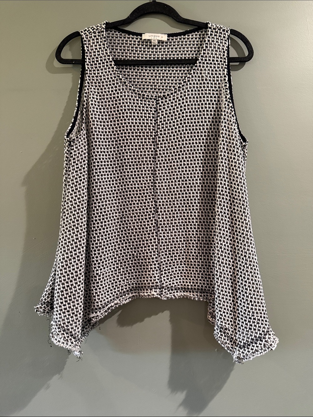 Umgee Black and White Textured Sleeveless Tank